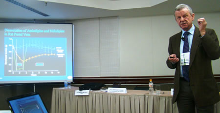 Simon Campbell apresentou conferência na VI Reunião de Avaliação e Acompanhamento do INCT-INOFAR